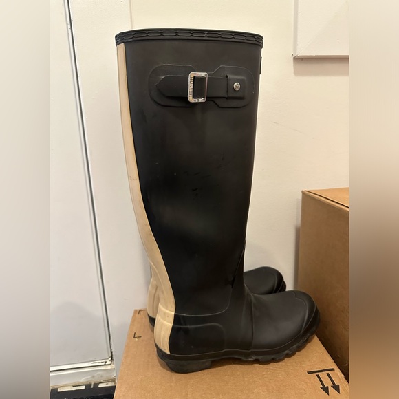 Hunter rain boots size 8 - Picture 2 of 5